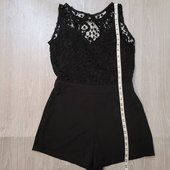 Tea & Cup Lace Eyelet Clasp Open Back Shorts Romper -Size: M - Picture 9 of 10